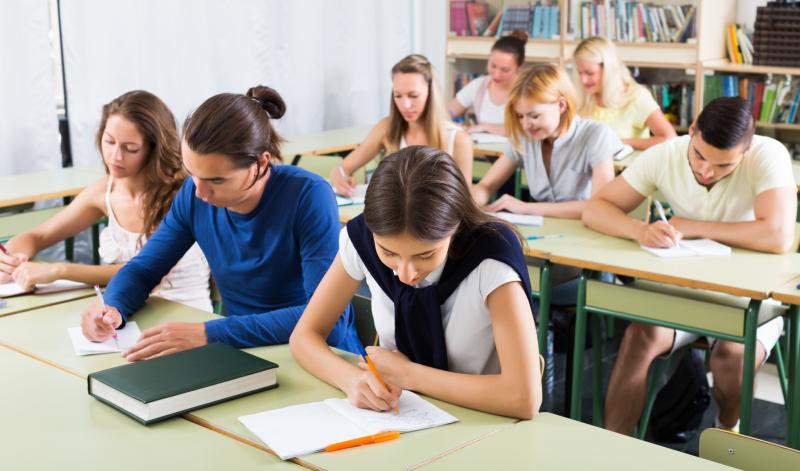 TÉCNICO/A  AUXILIAR DE SAÚDE - FINANCIADO COM EQUIVALÊNCIA AO 12º ANO